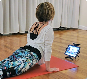 Pad Go Round holding a tablet during exercise