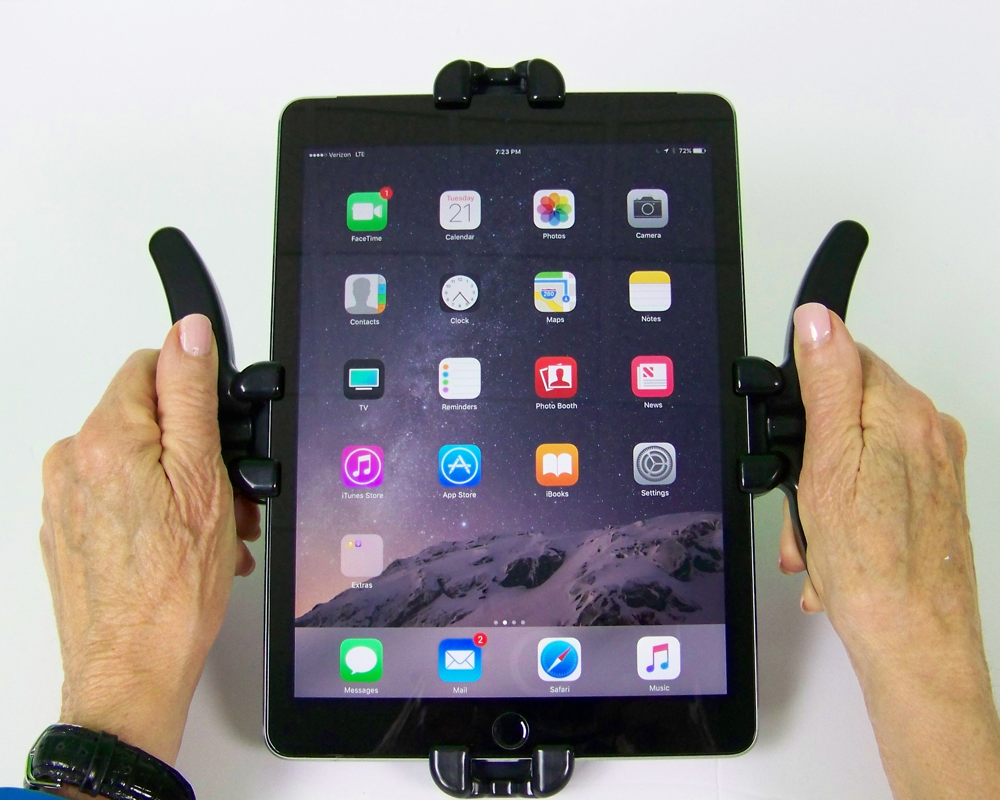 Pad Go Round ergonomic tablet handles in use